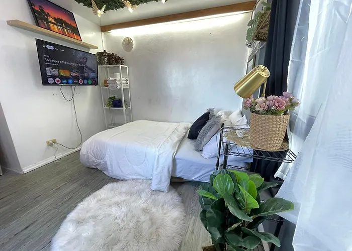 Stylish Unit In Ortigas Near Podium & Holiday Inn