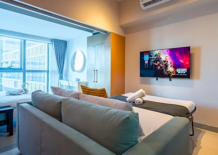 Modern Minimalist Uptown Parksuites 1Br