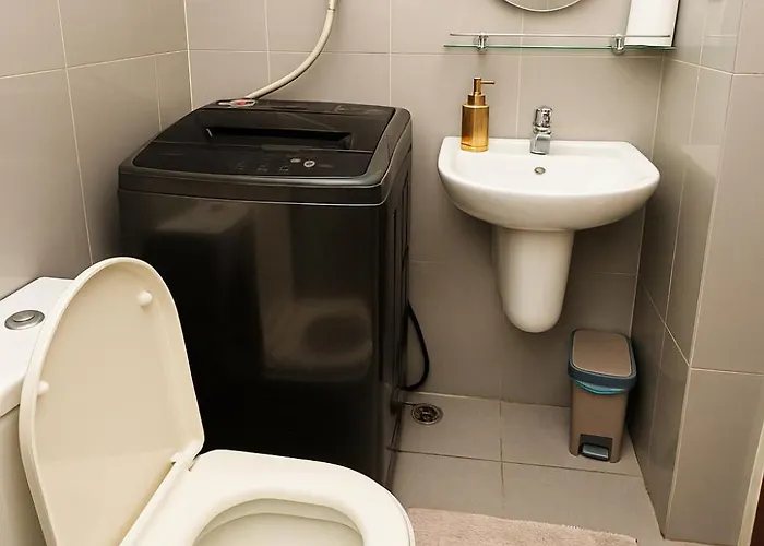 Sunlit Makati Haven Cozy 1Br Gym Pool 1703