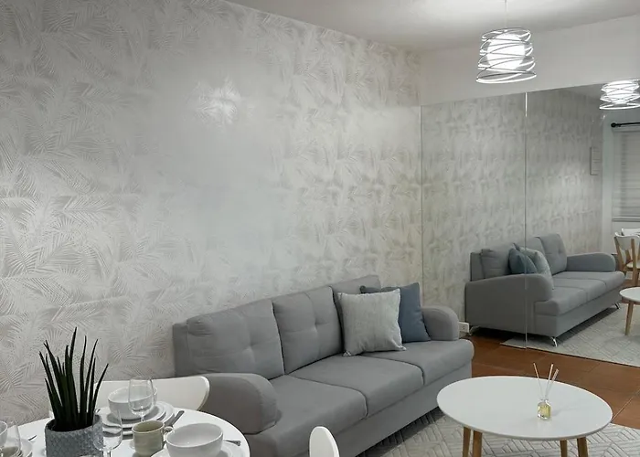Modern Minimalist Luxe Retreat 2 Bedroom With Parking