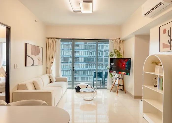 Family 2 Bedroom And 1 Living Room Suite With Balcony - One Uptown, Bgc