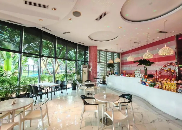 400Mbps! 3Beds 1217 Azure Urban Beach Spa Mall Resto