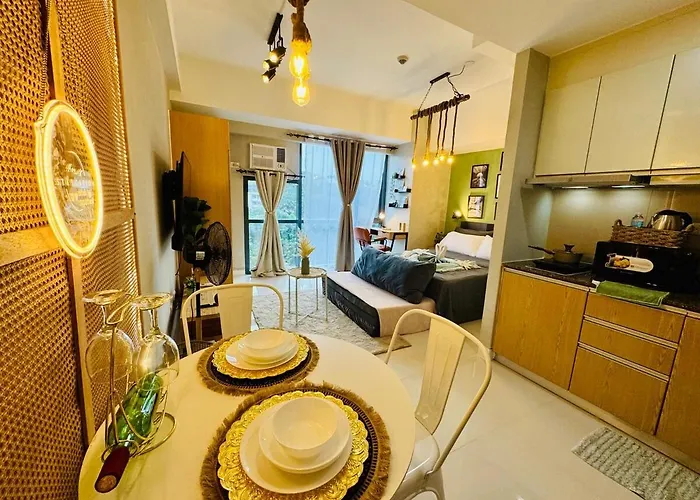 Netflix And Wifi Staycation Viceroy Walk To Venice Grand Canal
