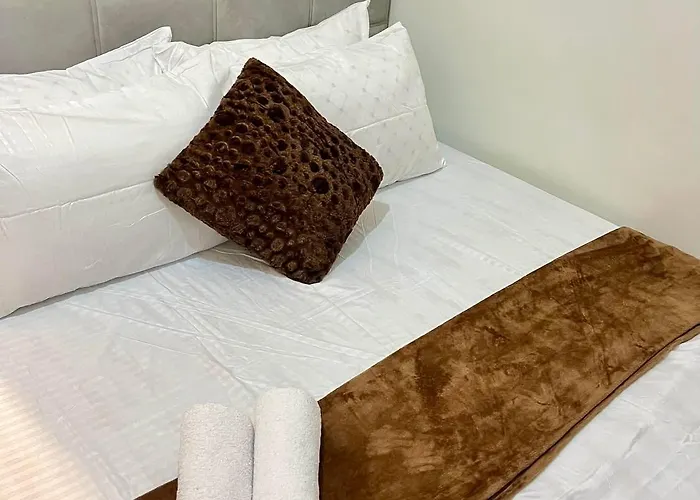 Apartment With Balcony Near In Mall Of Asia Located In Shore1 And 2 Residences