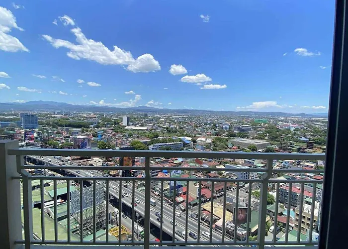 Family-Ready Skyline Retreat Near Bgc With Free Parking