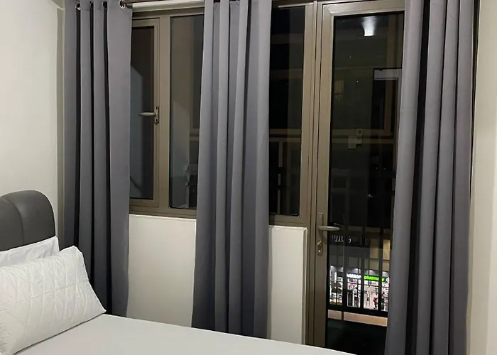 Walking Distance To Mall Of Asia - Spacious Condo With Hot Shower And Balcony