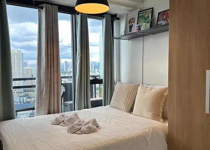 Stylish City View Flat Cozy With Netflix Wifi In The Knightsbridge Residences