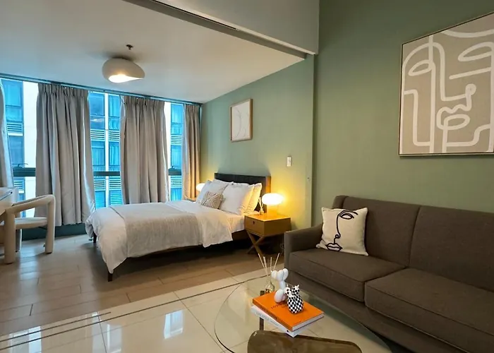 Modern Nordic 1Br Big Queen Bed Uptown Bgc