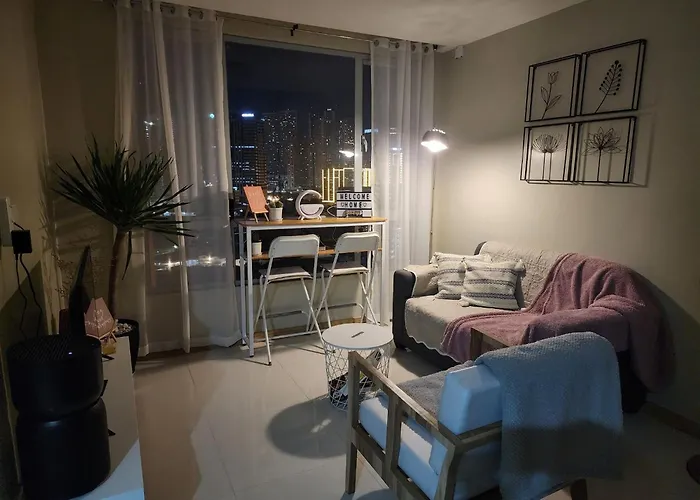 Panoramic Skyline Views Cozy Vibes Near It All