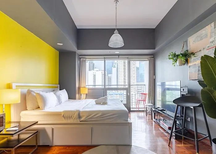 Central Stay W King Bed Near Greenbelt 55-In Tv
