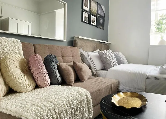 Fully Equipped Premium Suite In Quezon City