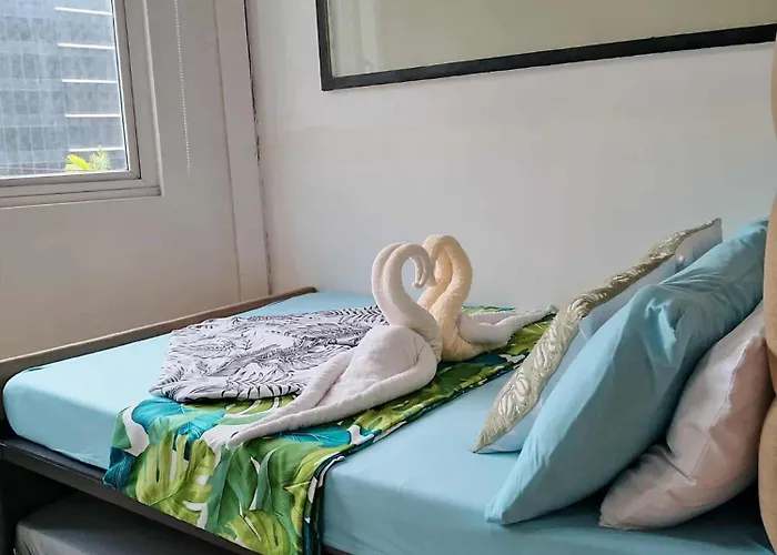 503-1Queen Bed 1-Pull Out 1-Sofa Bed 1- Extra Matressedsa View