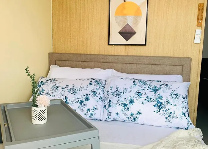 Cozy 1 Bedroom 8 Mins Away Sm North