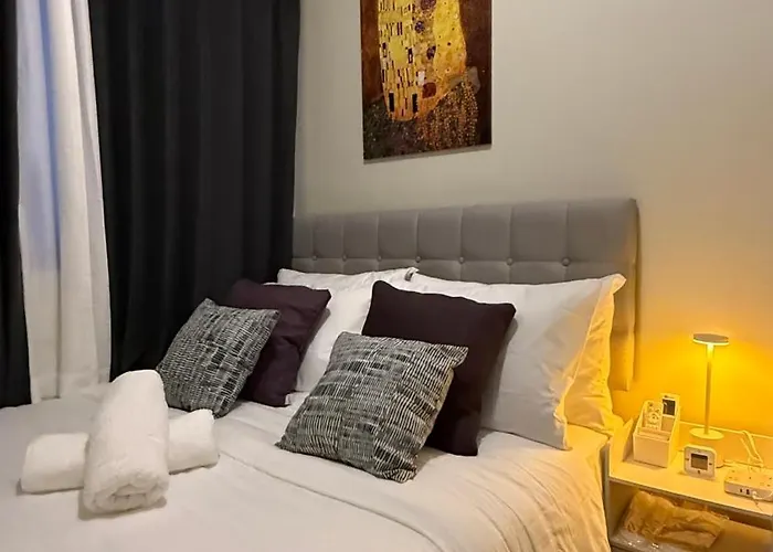 Modern 1-Br Retreat With Pool, High Speed Wifi, Netflix, Steps From Moa, Bars, Entertainment, Transport