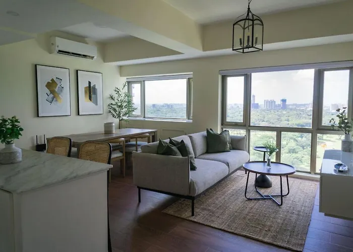 Elegant And Modern 2 Bedroom Home Golf Skyline View