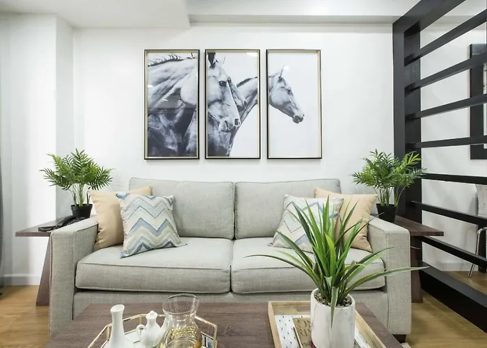 Julias Contemporary Apt Balcony And Golf View