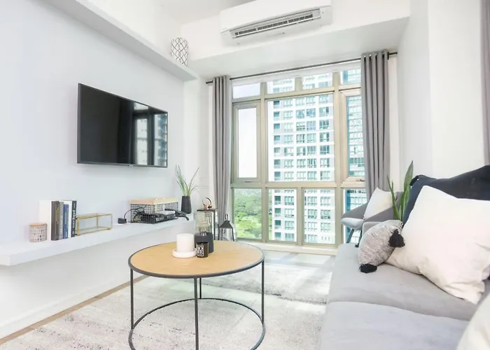 Julias Upscale Airy Getaway 1 BR Golf View