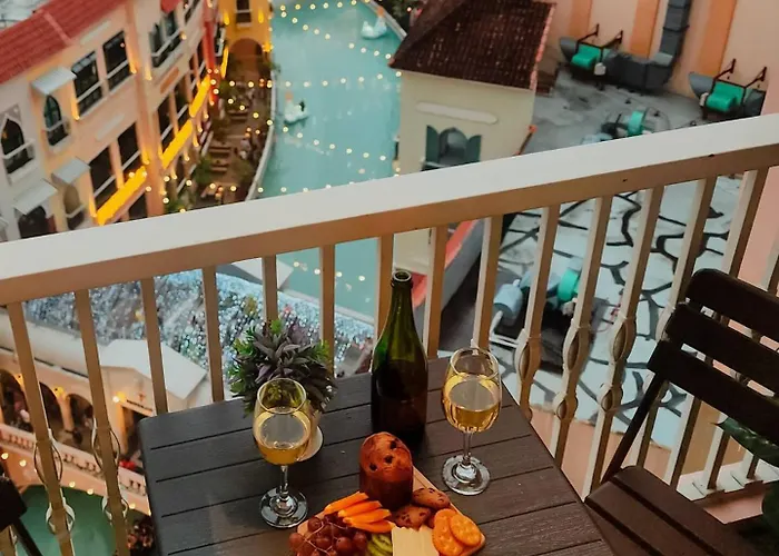 One Bedroom Unit With Venice Canal View