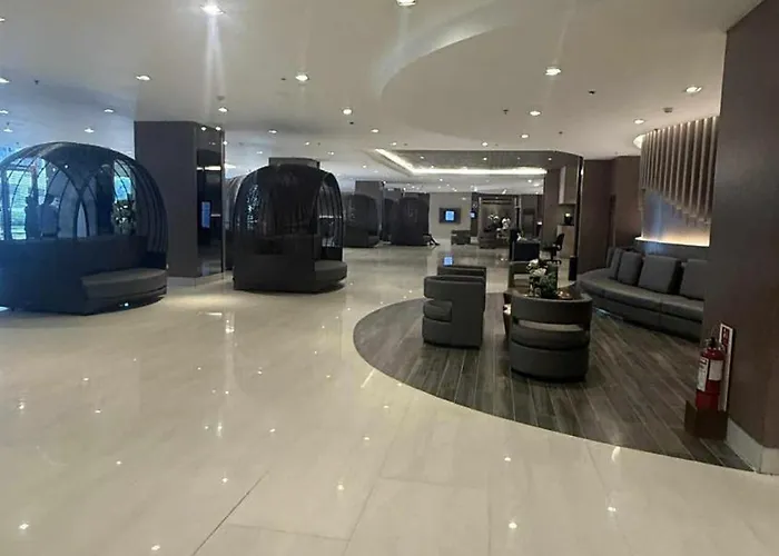 Shore Residecnes Infront Of Moa, Netflix, Wifi