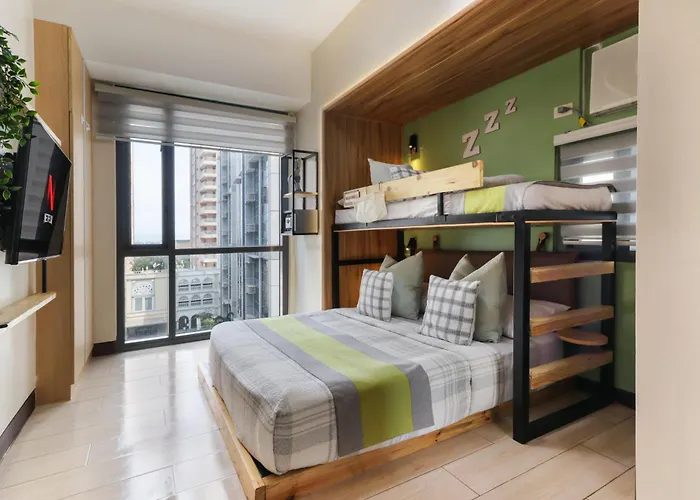 Spacious Family Sleeper Bgc & 84Inch Cinema