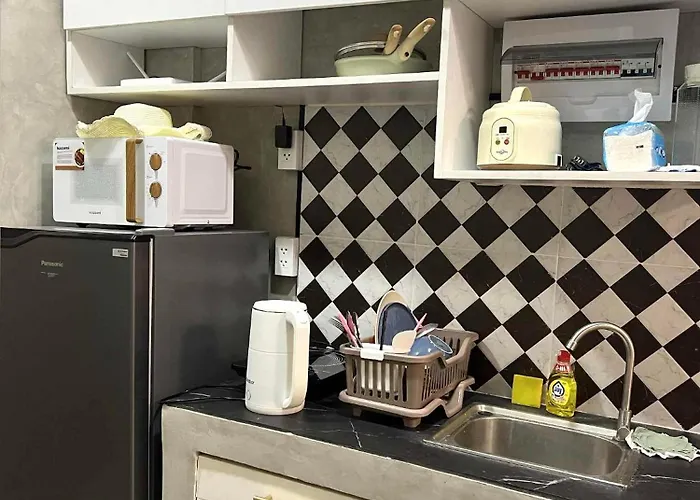 Loft Type Condo Unit With Pool And Netflix
