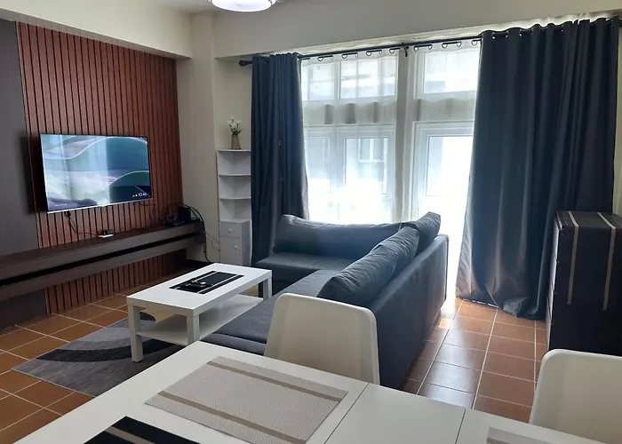 2Br Condo In Makati- Good For 6!