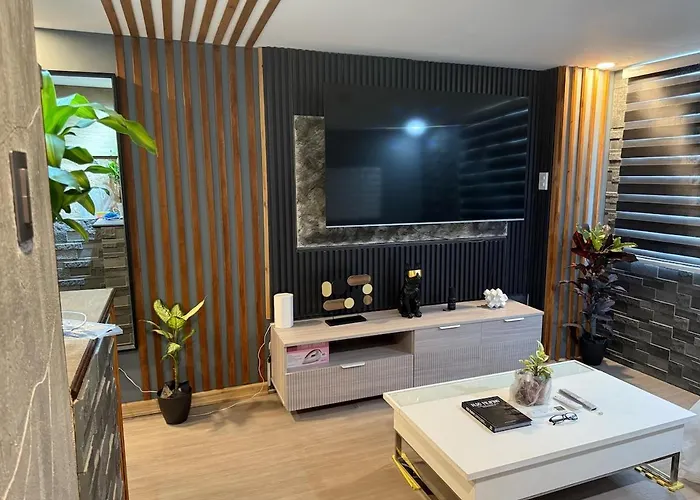2 Bedroom Loft Type With 2 Baths Near Rockwell