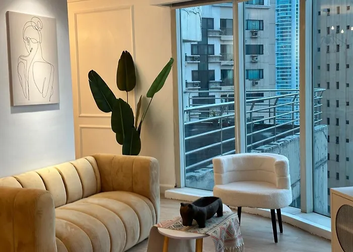 Chic Urban Stay With Balcony & Bathtub In Poblacion