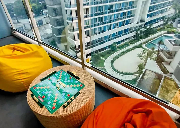 Azure Staycation With Pool View, Wifi And Netflix