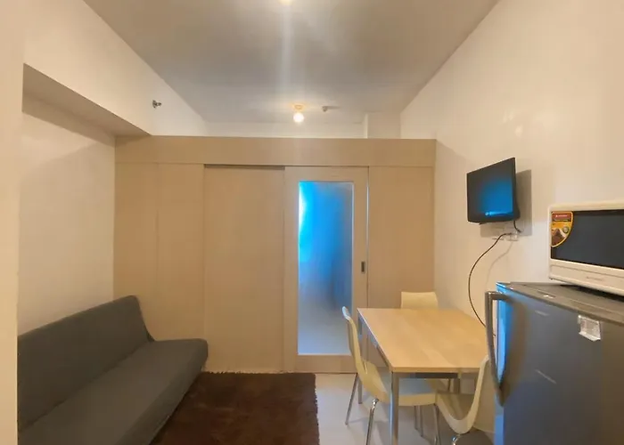 Light Residence Condo With Balcony And Pool View