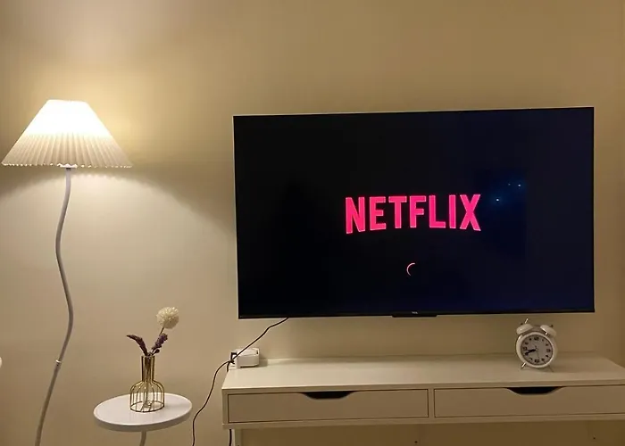 Walk To Araneta, Mrt And Malls, Cubao, Netflix
