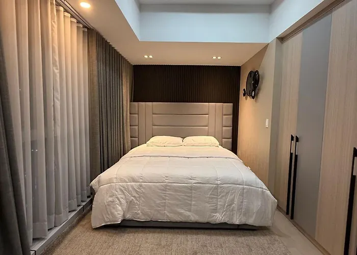 Luxury Executive Suites 3 Bedroom Condo Uptown Parksuites Tower 1