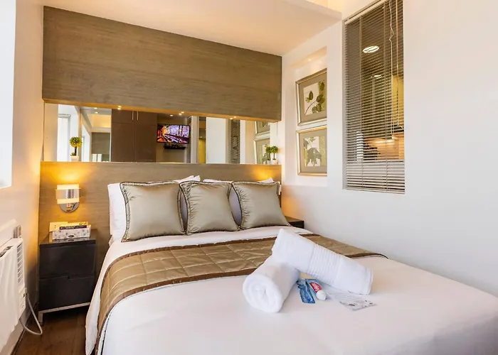 Luxurious Studio In Mckinley Hill With City View