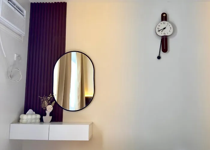 Modern Sleek - Staycation In Las Pinas