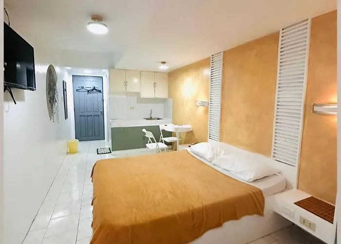 Frank Lloyd Apartelle