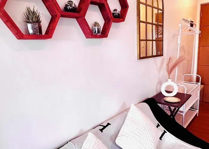 Minimalist Condo Near Naia Free Netflix Pool Balcony