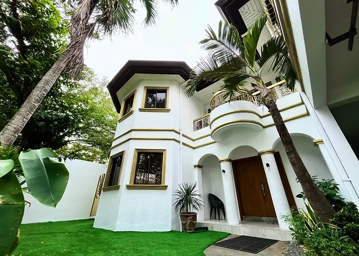 Elegant 5BR Home Near BGC