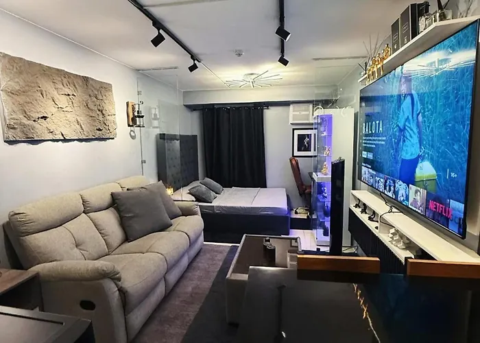 Cozy Luxe Condo Staycation