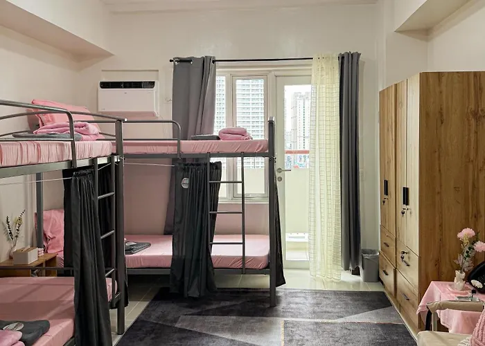 Roomies Spacious Fully Furnished Condo With Balcony And Netflix For 4Pax