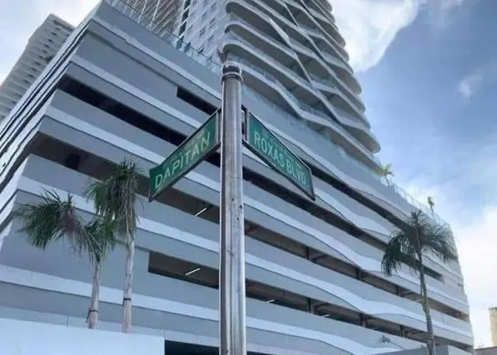 Modern Comfort In Pasay With Pool