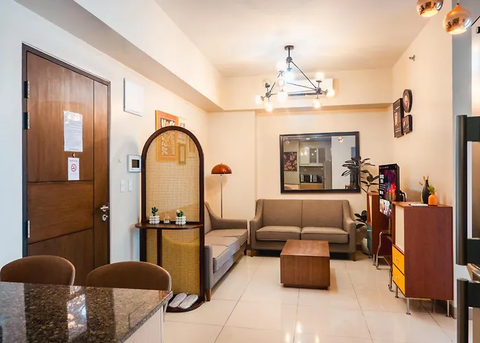 One Uptown 2 Bedroom With 3 Beds Uptown Mall View