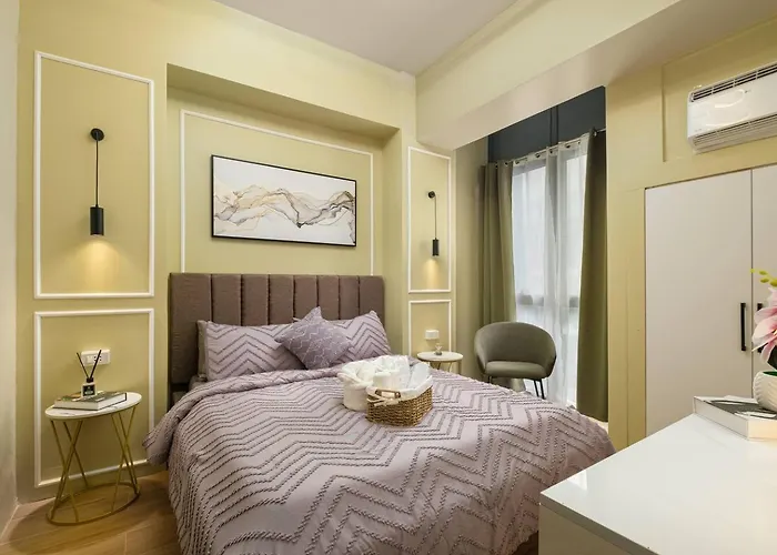 Luxurious Maison At 81 Newport Near Terminal 3 Airport