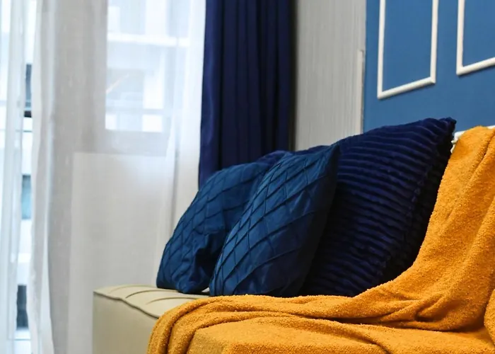 Chic & Cozy Urban Stay