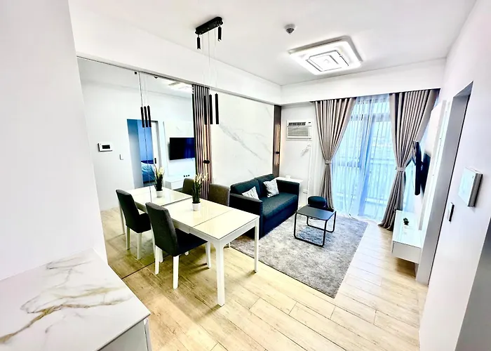 Stylish Luxe Apt In Gentry Manor