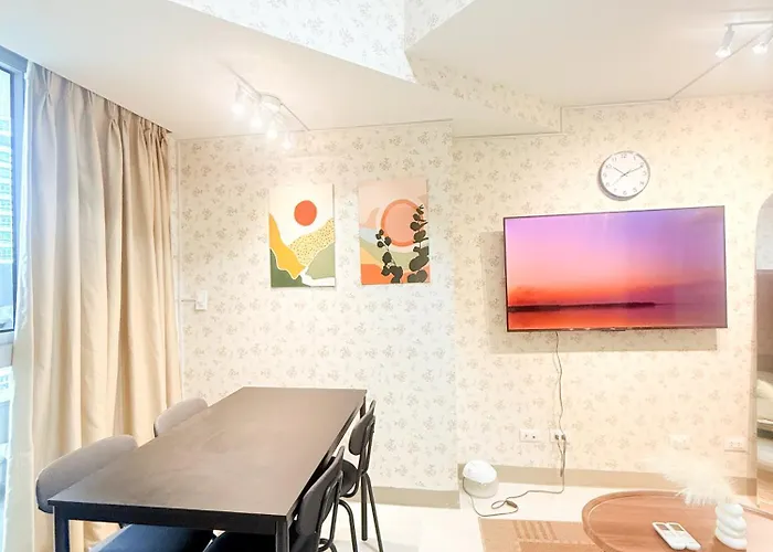 Uptown Parksuites Tower 2