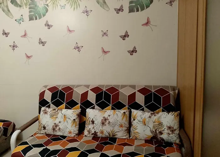 1103- 1Bedroom 1 Sofa Bed 1 Folding Bed