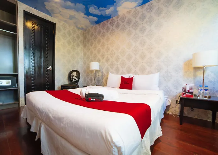 Reddoorz Plus @ Aguirre Ave Bf Homes
