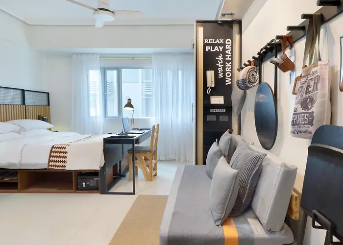 Relaxing Apt Bgc Business Ready With 84Inch Cinema
