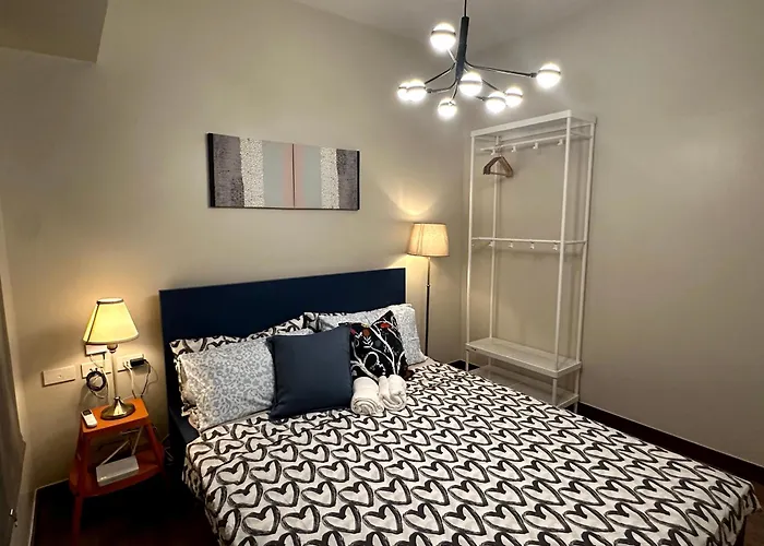 Chic 1Br Condo With Mid-Century Charm & Balcony View
