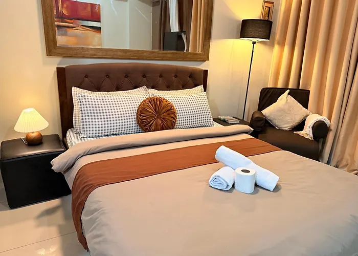 Condo In Pasay Across Airport Naia Terminal 3 Pool View